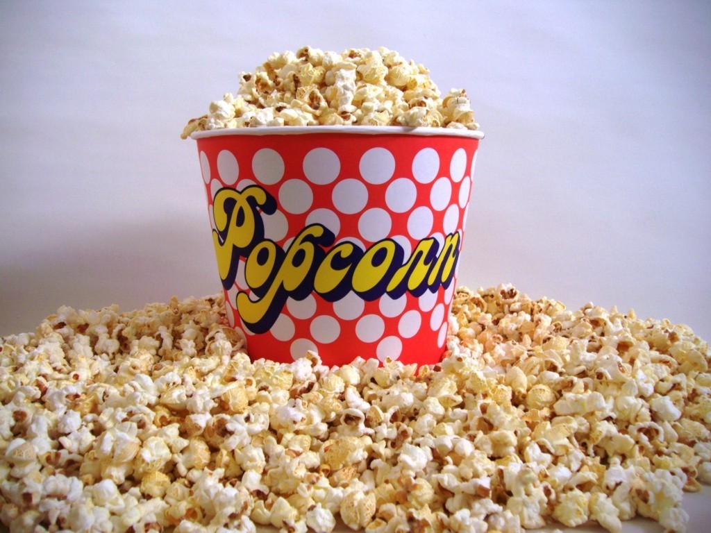 Fertiges Popcorn süß 70L mit 10x6L Kinobecher im Karton 